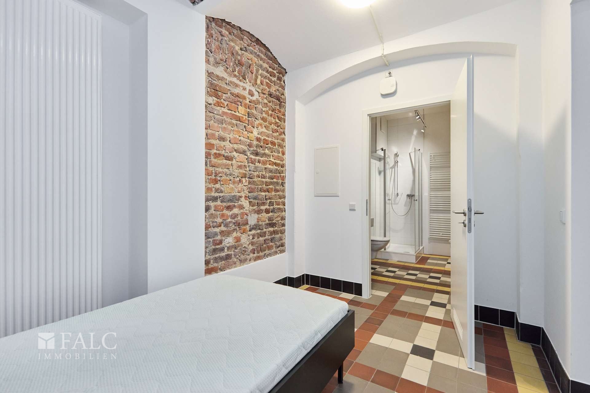 Begehbares Badezimmer